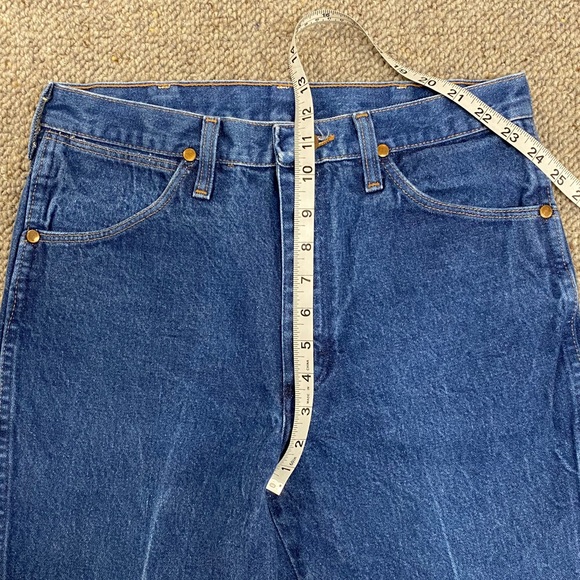 Chic Vintage Wrangler Jeans! - Picture 5 of 7